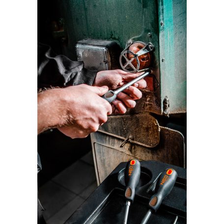 NEO TOOLS Csavarhúzó készlet + bitek 37db 25 év garanciával 04-210
