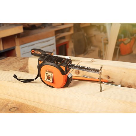 NEO TOOLS Mérőszalag, 7,5m/25mm, erősített rugós, acél, fekete szalag fehér nagyított skálával, mágneses, autostop+rögzítő 67-244