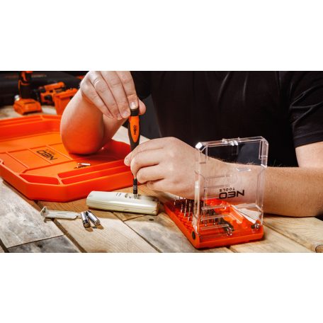 NEO TOOLS Műszerész, precíziós csavarhúzókészlet, bitekkel, nyéllel és hosszabbító szárakkal, 45db-os 06-111-1