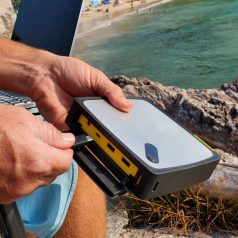   Powertraveller PHOENIX 90 több feszültségű hordozható töltő